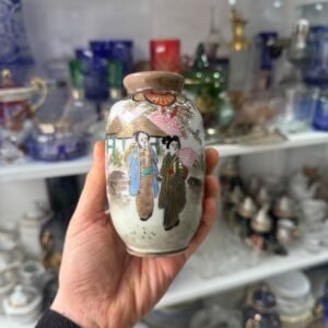 Florero porcelana oriental pintado a mano con oro