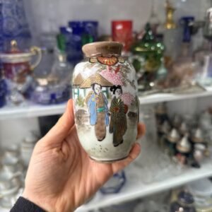Florero porcelana oriental pintado a mano con oro