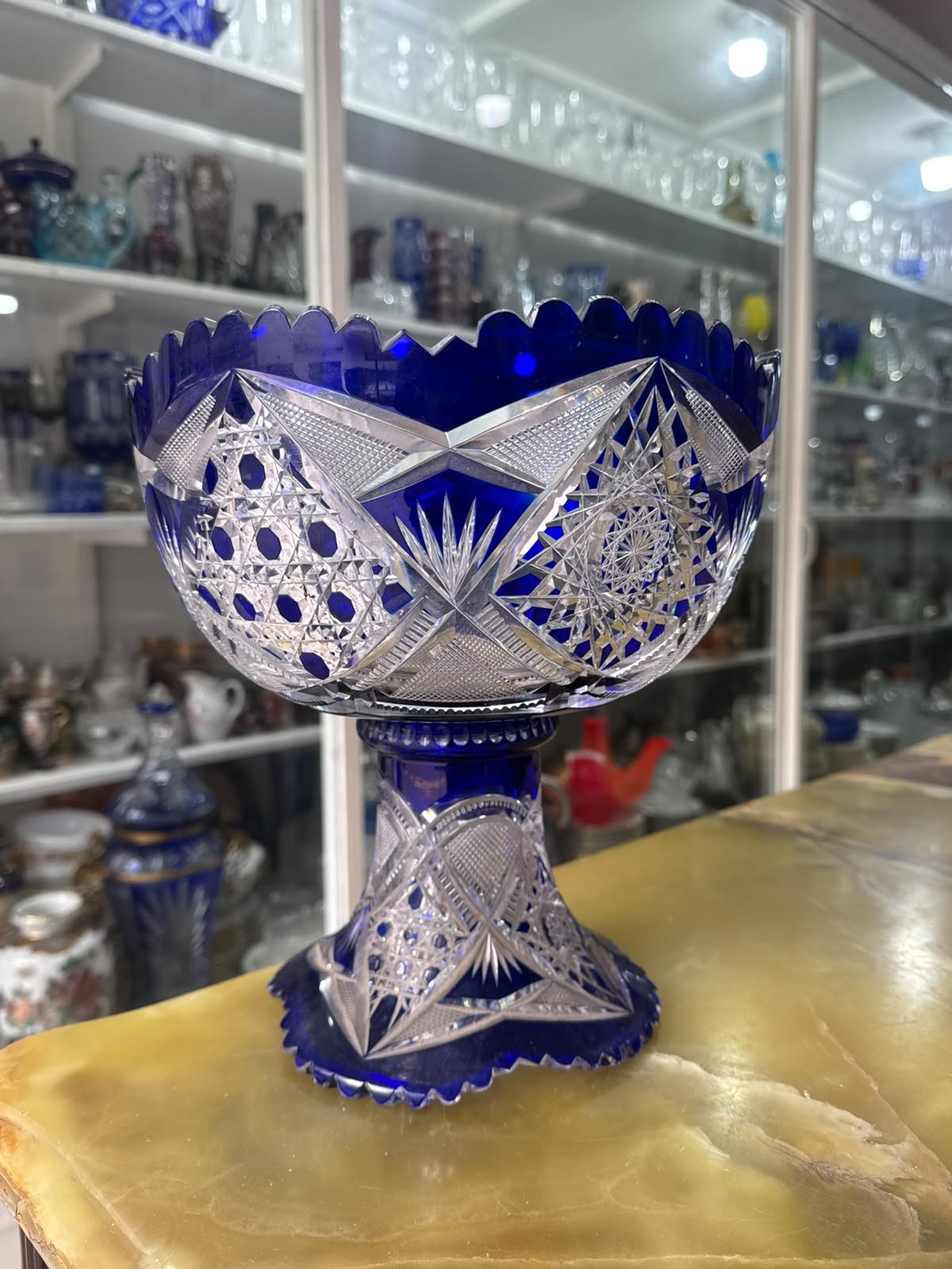 Exquisita frutera o centro de mesa de cristal súper tallado azul - Imagen 4