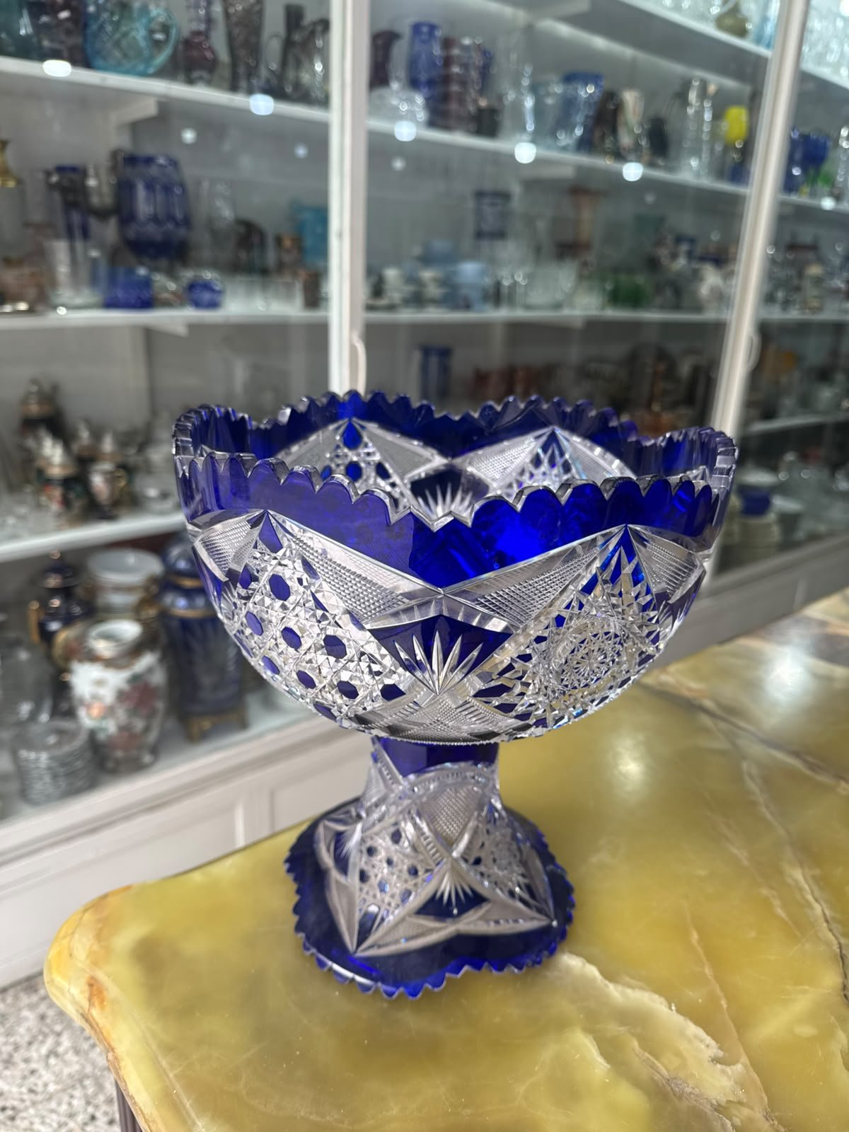 Exquisita frutera o centro de mesa de cristal súper tallado azul - Imagen 3