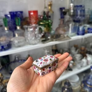 Cofre o pastillero de porcelana