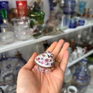 Cofre o pastillero de porcelana