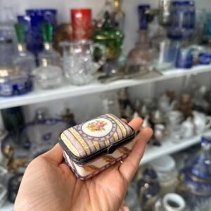 Cofre o pastillero de porcelana