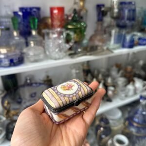 Cofre o pastillero de porcelana