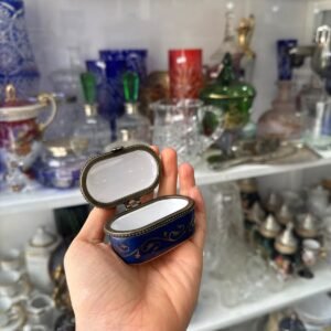 Cofre o pastillero de porcelana