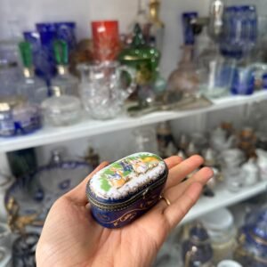 Cofre o pastillero de porcelana