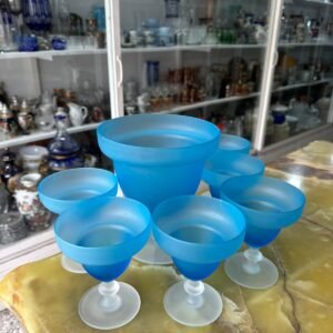 Fuente con 6 copas de opalina celeste
