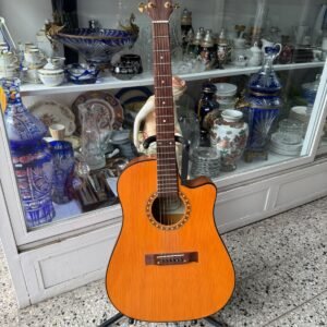 Guitara acustica antigua casa nuñez