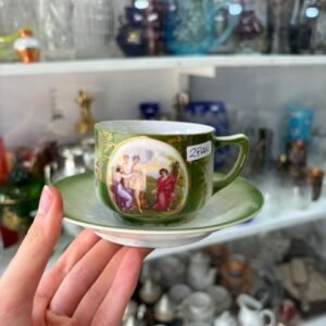 Dúo de té porcelana alemana escena victoriana