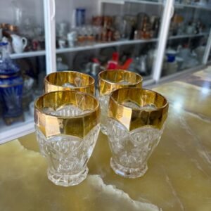 Set de 4 vasos de vidrio prensado con dorado
