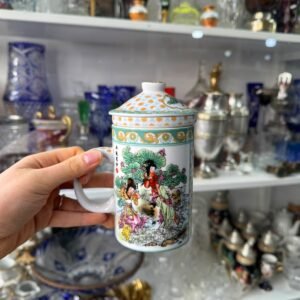 Taza con tapa oriental