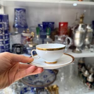 Dúo de café porcelana verbano con guarda en oro