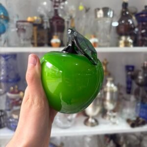 Adorno estilo murano con forma de manzana